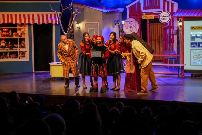 Claire, dans le nouveau spectacle L’ÉTRANGÈRE DE NOËL