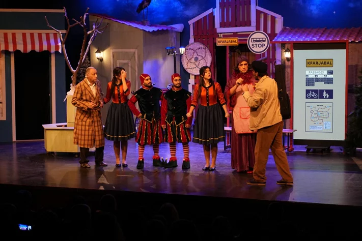 Claire, dans le nouveau spectacle L’ÉTRANGÈRE DE NOËL