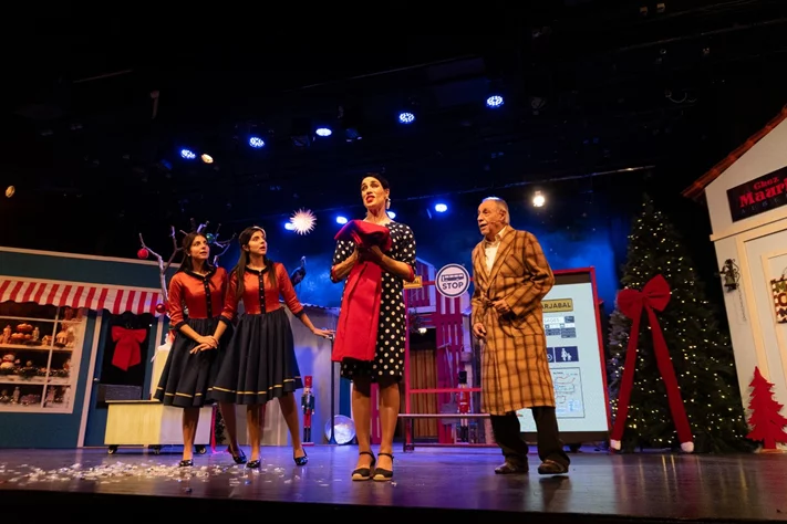 Claire, dans le nouveau spectacle L’ÉTRANGÈRE DE NOËL