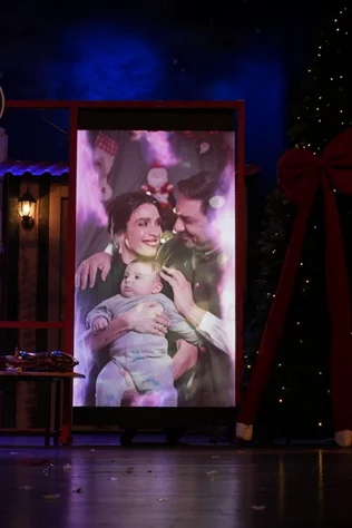 Claire, dans le nouveau spectacle L’ÉTRANGÈRE DE NOËL