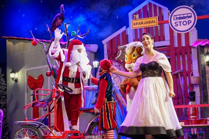 Claire, dans le nouveau spectacle L’ÉTRANGÈRE DE NOËL