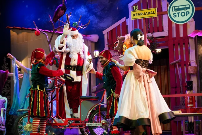 Claire, dans le nouveau spectacle L’ÉTRANGÈRE DE NOËL