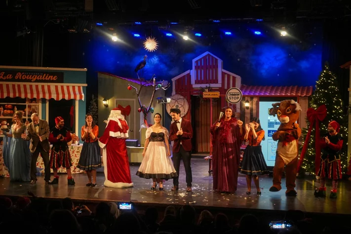 Claire, dans le nouveau spectacle L’ÉTRANGÈRE DE NOËL