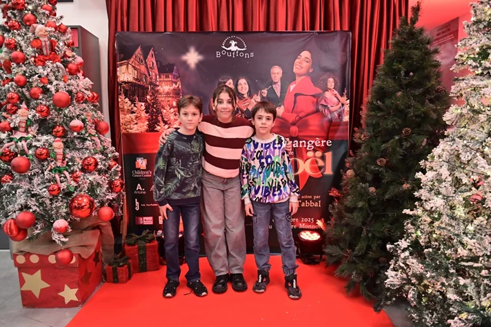 Claire, dans le nouveau spectacle L’ÉTRANGÈRE DE NOËL