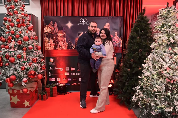 Claire, dans le nouveau spectacle L’ÉTRANGÈRE DE NOËL