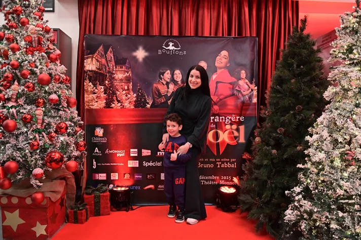 Claire, dans le nouveau spectacle L’ÉTRANGÈRE DE NOËL