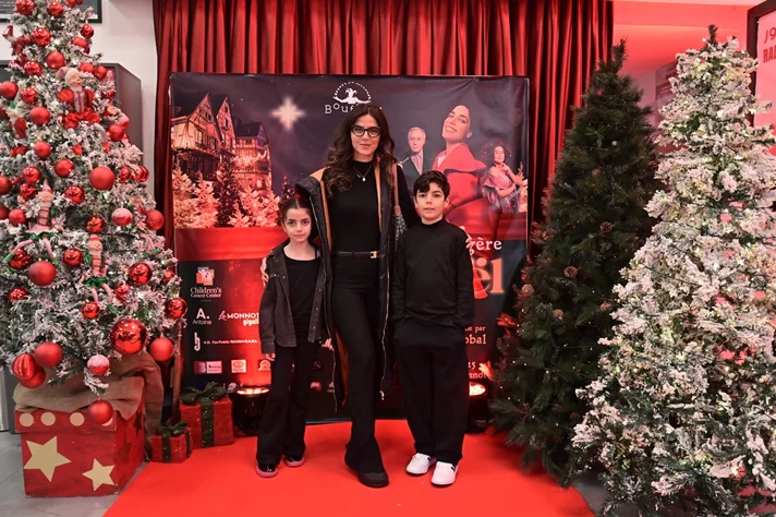 Claire, dans le nouveau spectacle L’ÉTRANGÈRE DE NOËL