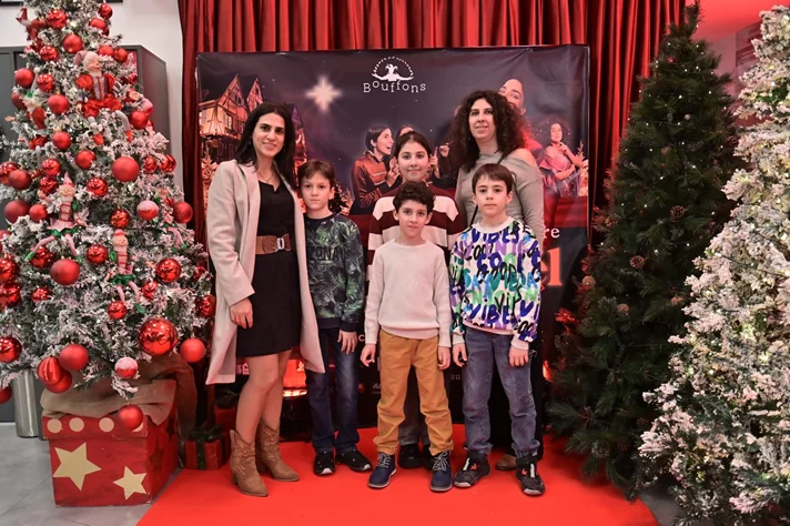 Claire, dans le nouveau spectacle L’ÉTRANGÈRE DE NOËL