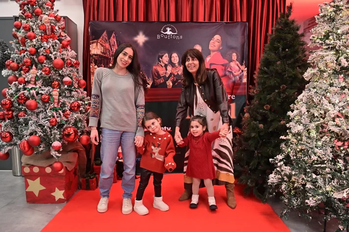 Claire, dans le nouveau spectacle L’ÉTRANGÈRE DE NOËL