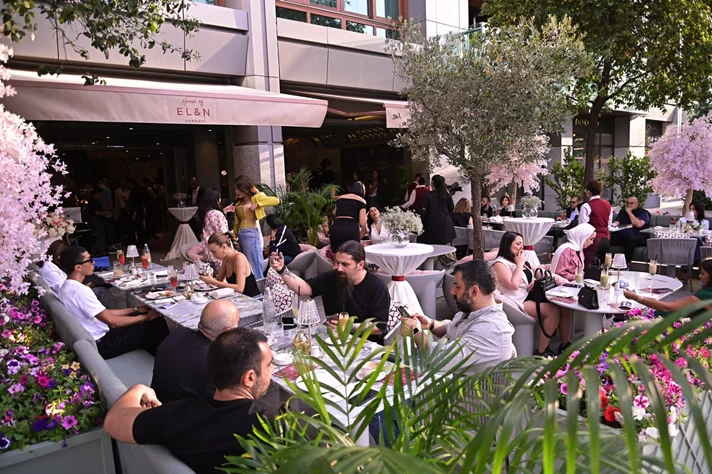 Opening of EL & N London Cafe