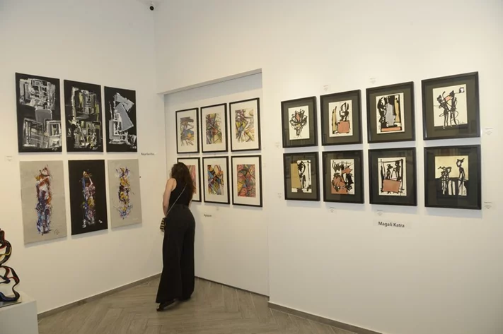 l'Exposition Collective L'été en Couleurs