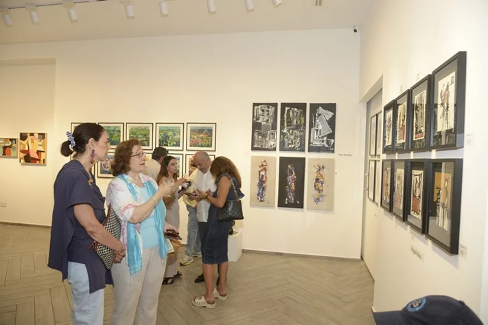 l'Exposition Collective L'été en Couleurs