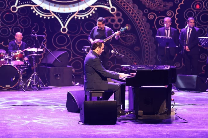 Guy Manoukian at Casino du Liban