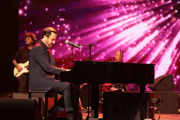 Guy Manoukian at Casino du Liban