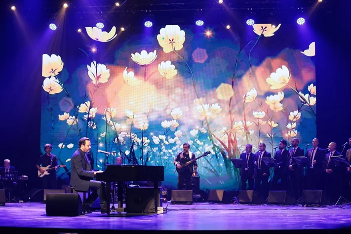 Guy Manoukian at Casino du Liban