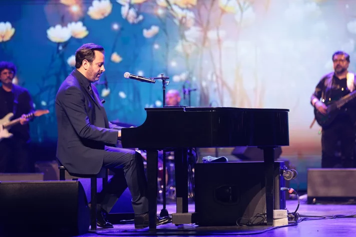 Guy Manoukian at Casino du Liban