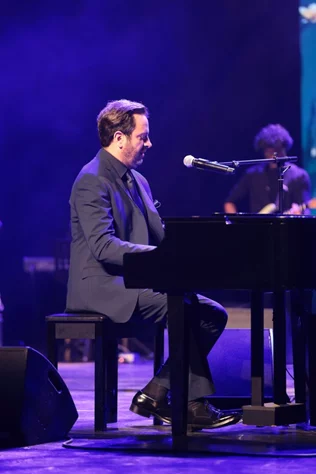 Guy Manoukian at Casino du Liban