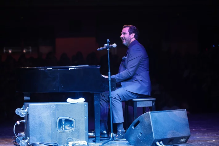 Guy Manoukian at Casino du Liban
