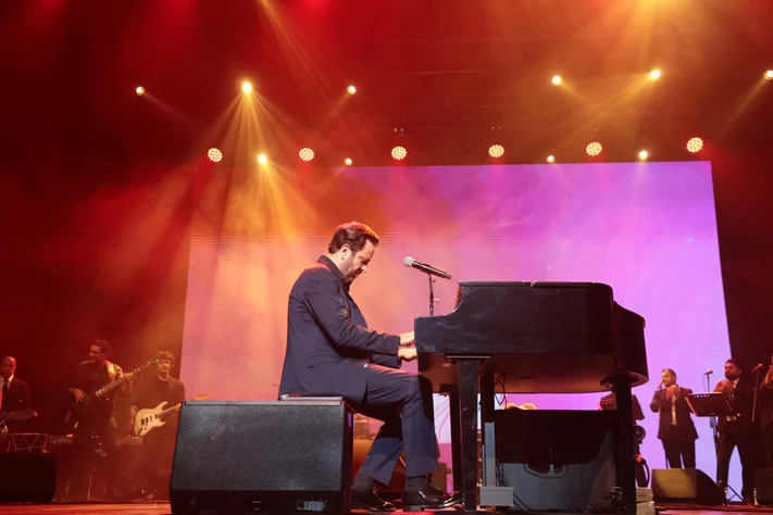 Guy Manoukian at Casino du Liban