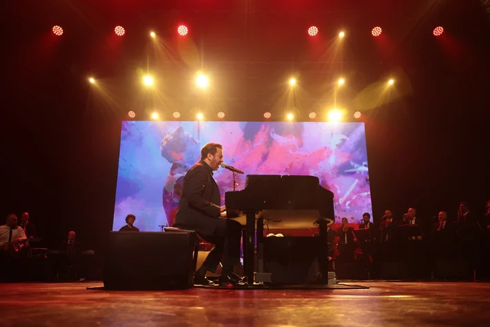 Guy Manoukian at Casino du Liban