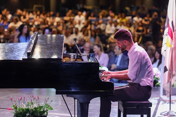 Lebanese German University Celebrates Its Fifteenth Commencement Exercises