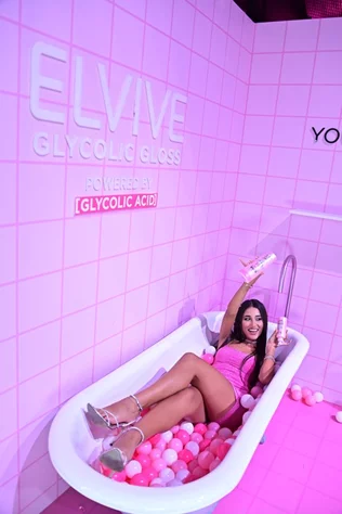L'Oreal Paris The Glow & Gloss Museum