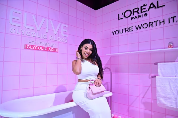 L'Oreal Paris The Glow & Gloss Museum