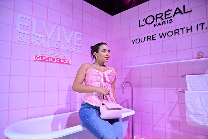 L'Oreal Paris The Glow & Gloss Museum