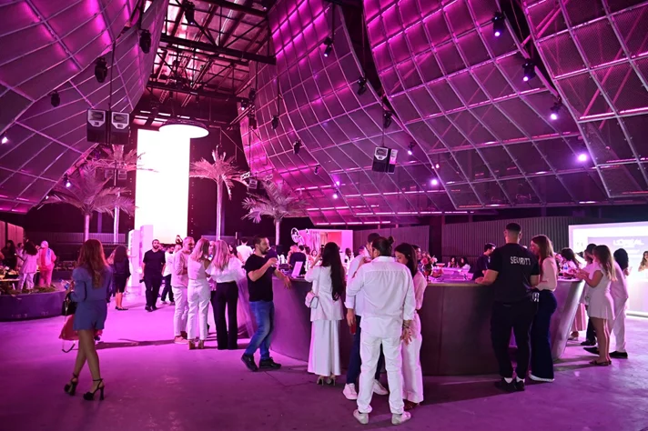 L'Oreal Paris The Glow & Gloss Museum