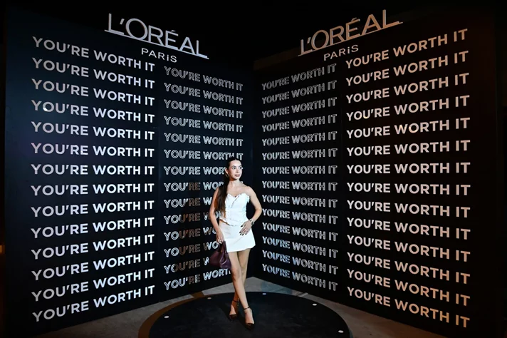L'Oreal Paris The Glow & Gloss Museum