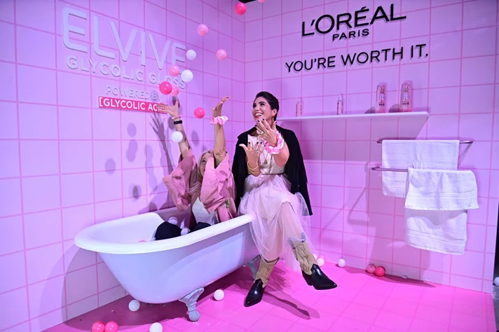 L'Oreal Paris The Glow & Gloss Museum