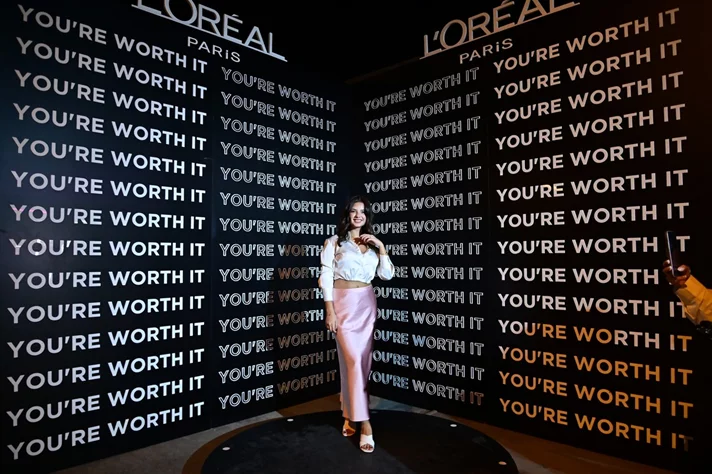 L'Oreal Paris The Glow & Gloss Museum