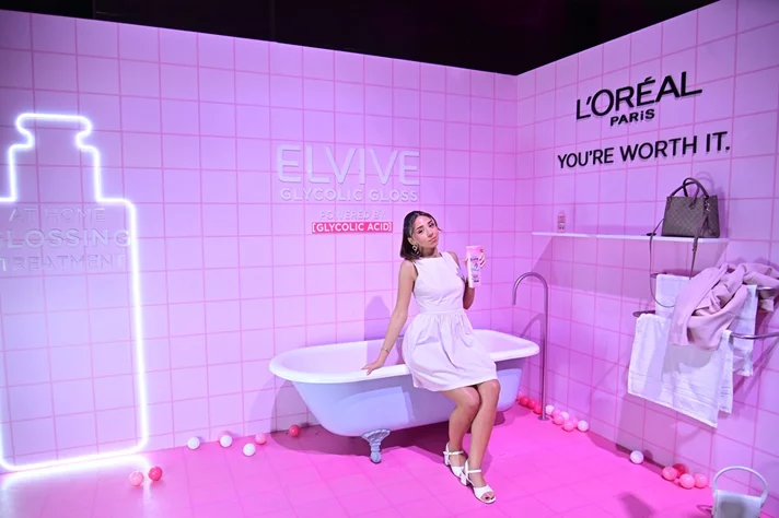 L'Oreal Paris The Glow & Gloss Museum