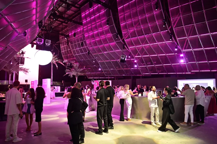 L'Oreal Paris The Glow & Gloss Museum