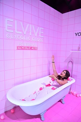 L'Oreal Paris The Glow & Gloss Museum