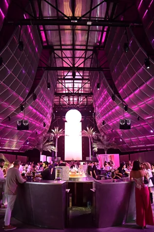 L'Oreal Paris The Glow & Gloss Museum