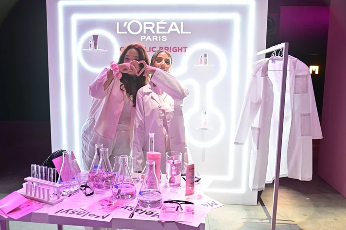 L'Oreal Paris The Glow & Gloss Museum