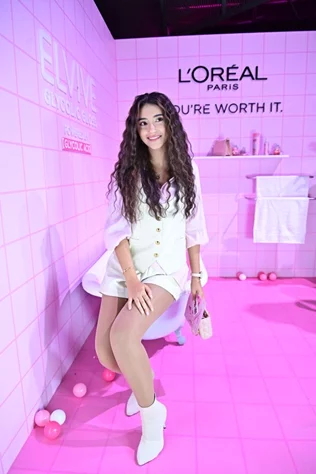 L'Oreal Paris The Glow & Gloss Museum