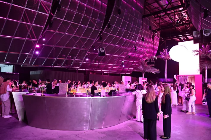 L'Oreal Paris The Glow & Gloss Museum