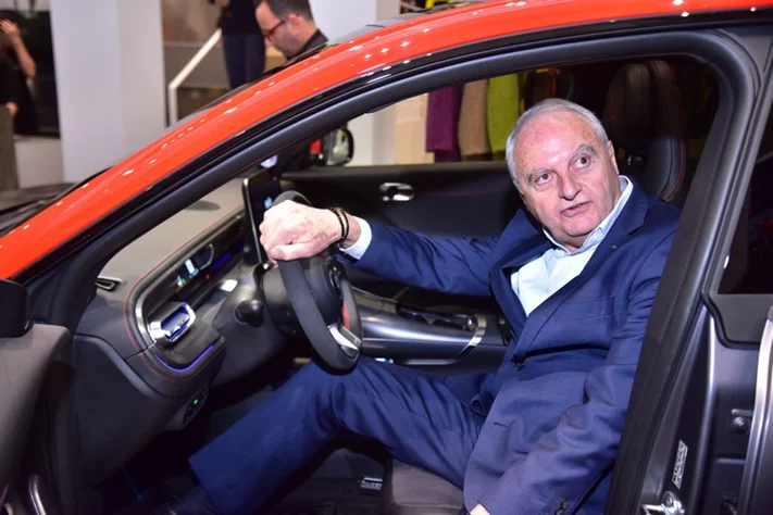 Art for Hope Initiative showcasing the rebirth of the smart All-Electric Compact SUV