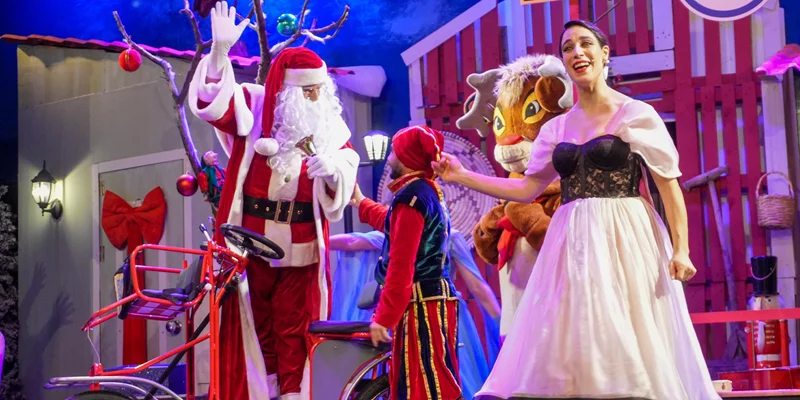 Claire, dans le nouveau spectacle L’ÉTRANGÈRE DE NOËL