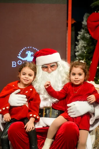 Claire, dans le nouveau spectacle L’ÉTRANGÈRE DE NOËL